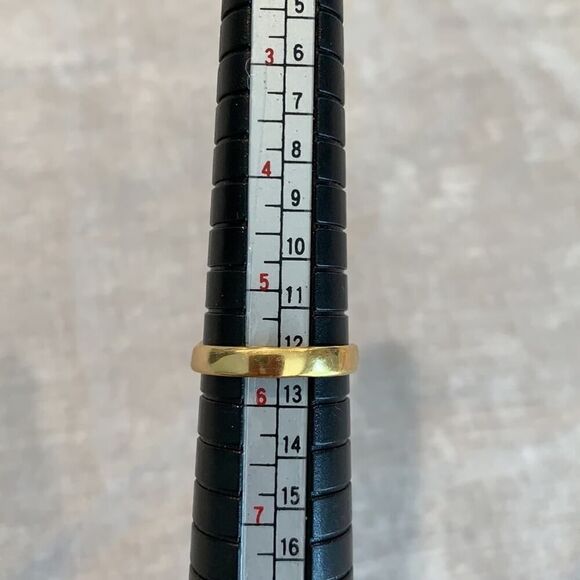 Gorgeous 10 KT Stamped Gold plate metalwork ring with Clear Crystal - Picture 4 of 4